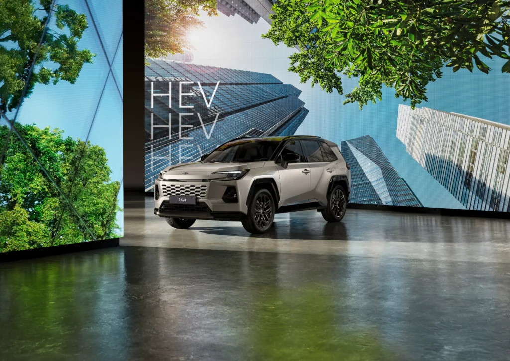 toyota rav4 nuova a torino hybrid34